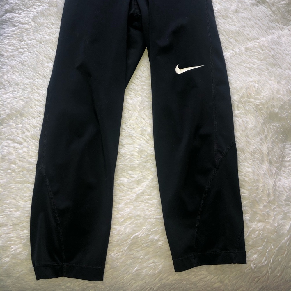 ✰ NIKE PRO HIGH RISE CAPRIS ✰ - Picture 3 of 3